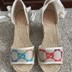 Gucci wedges size 6.5